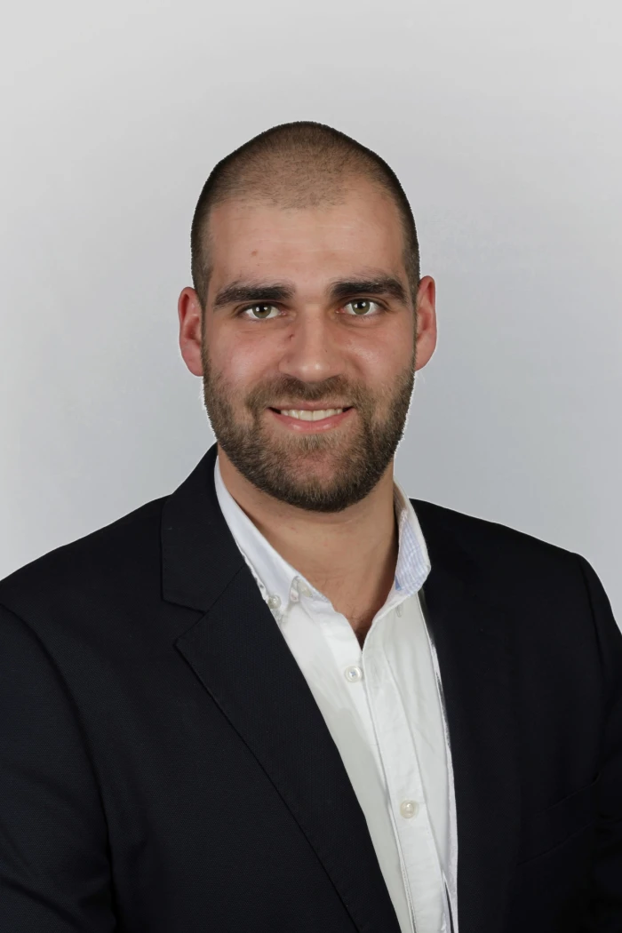 André